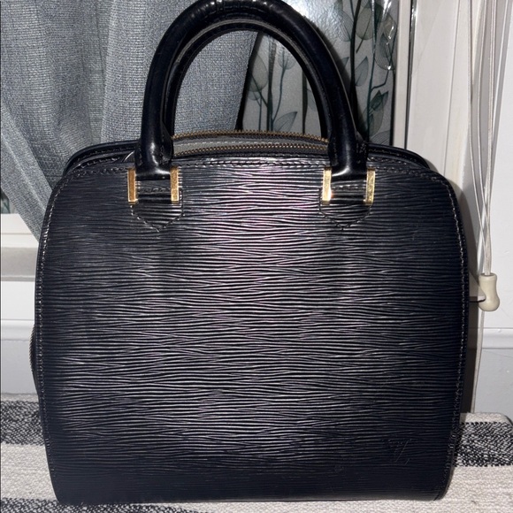 LV handbag - Picture 1 of 10